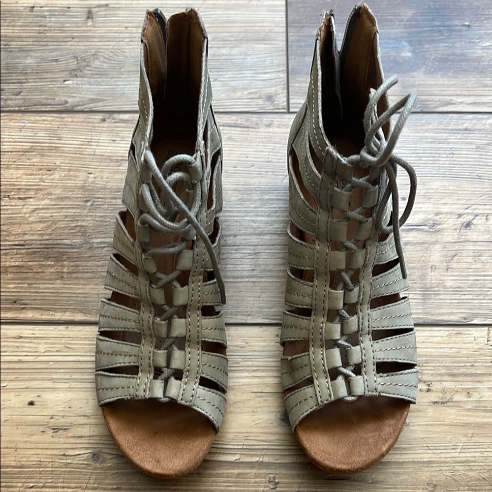 Women's Tan Gladiator Sandals
